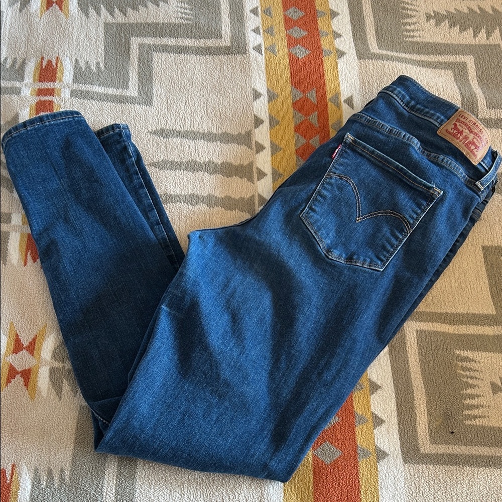 Levi’s high rise, super skinny 720. Size 31